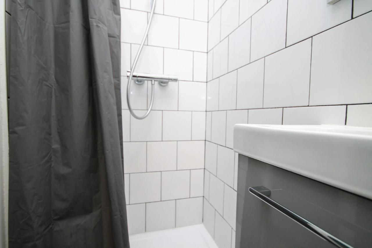 02 - Chambre Avec Lit Double Et Sdb Prive Wifi Saint-Denis  Eksteriør billede